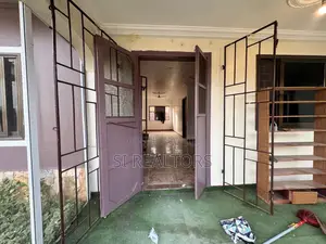 4bdrm Bungalow in Regimanuel Gray, Sakumono for rent