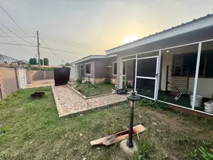 4bdrm Bungalow in Regimanuel Gray, Sakumono for rent