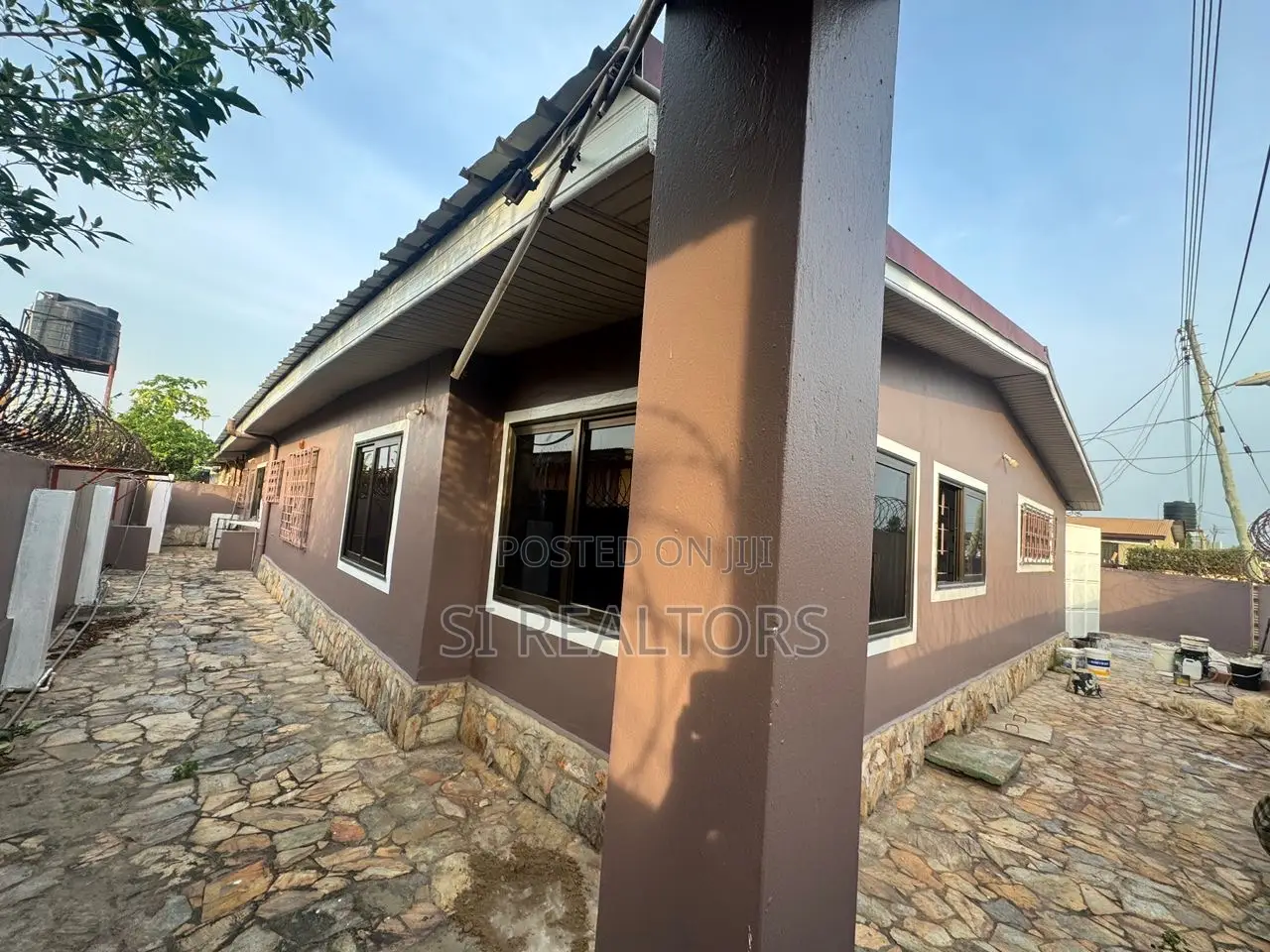 4bdrm Bungalow in Regimanuel Gray, Sakumono for rent