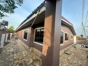 4bdrm Bungalow in Regimanuel Gray, Sakumono for rent