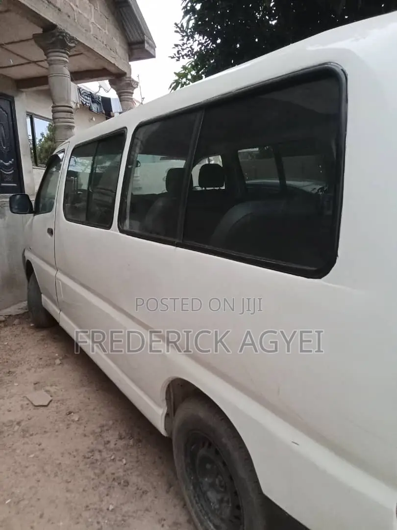 Toyota HiAce 2010 White