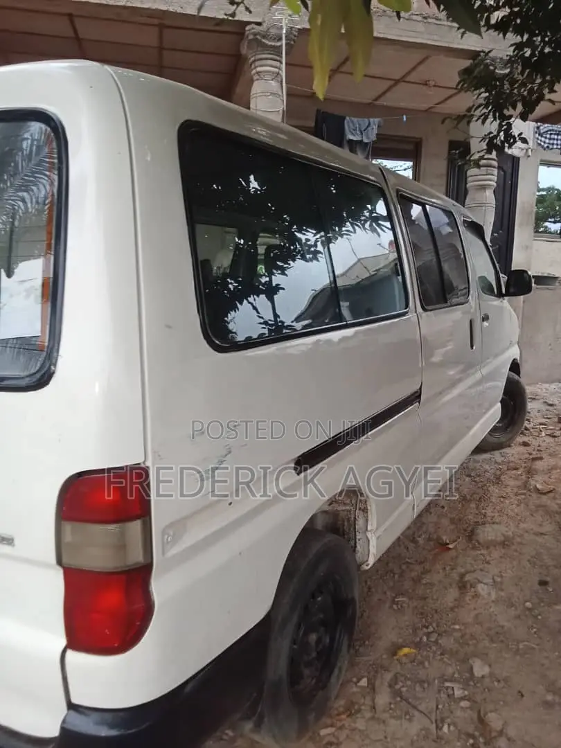 Toyota HiAce 2010 White