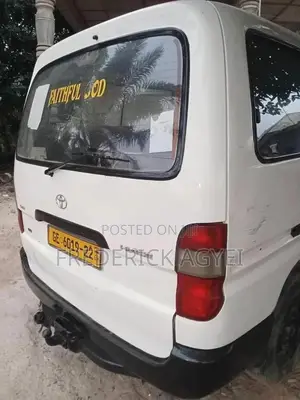 Toyota HiAce 2010 White
