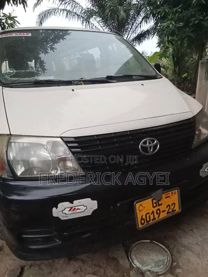 Toyota HiAce 2010 White