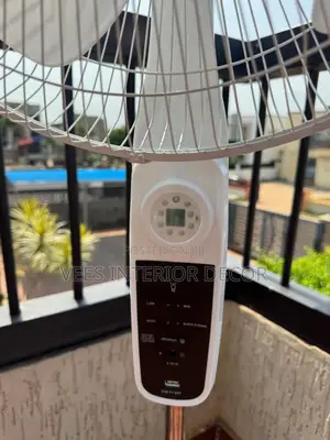 Rechargeable Electric/ Solar Fan . 18 Inches