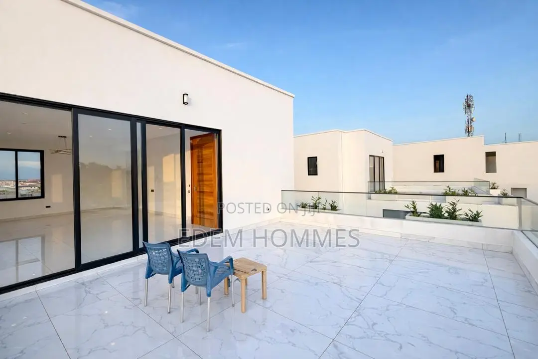 6bdrm House in Accra Metropolitan for sale