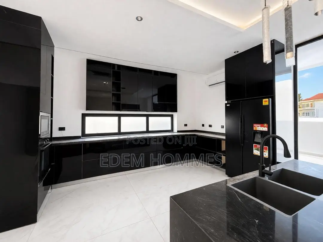 6bdrm House in Accra Metropolitan for sale
