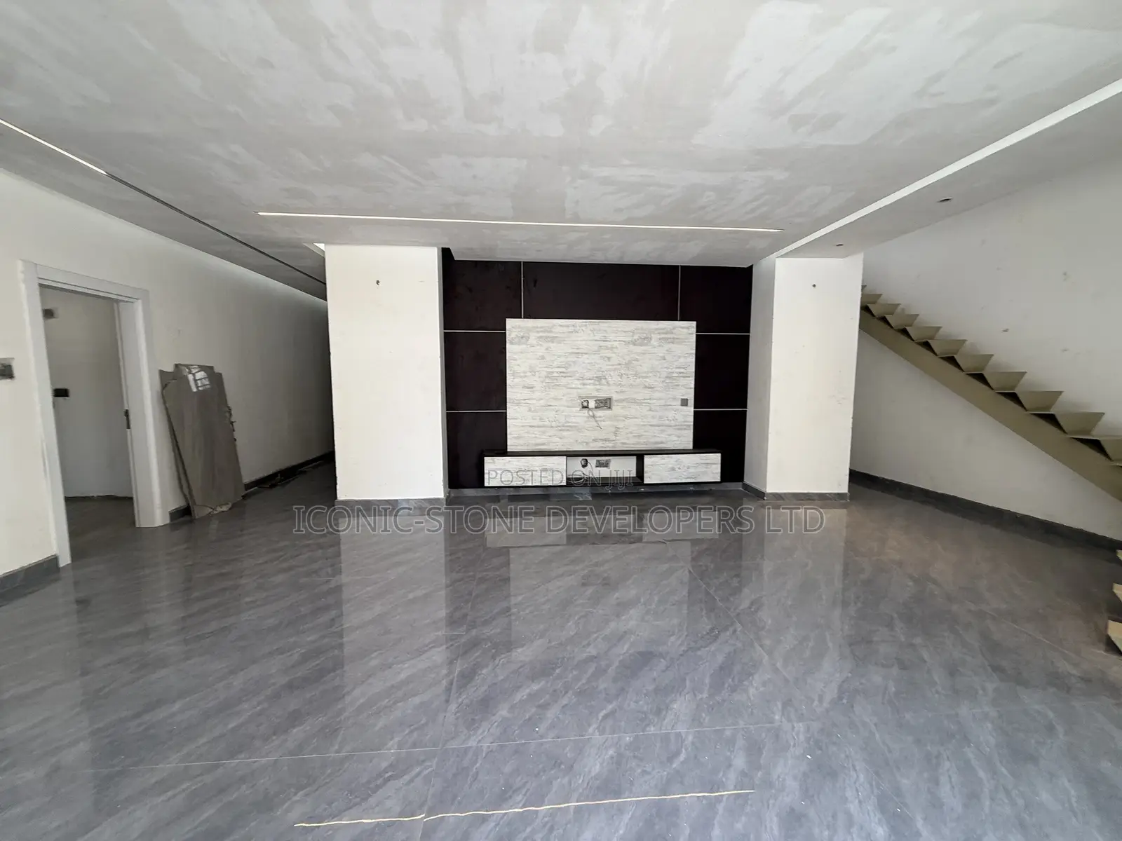 5bdrm Townhouse/Terrace in East Legon Hills for sale