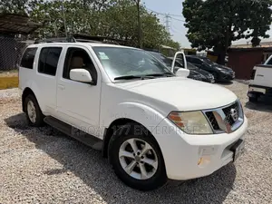 Nissan Pathfinder 2010 White