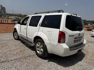 Nissan Pathfinder 2010 White