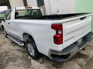 Chevrolet Silverado 2025 White