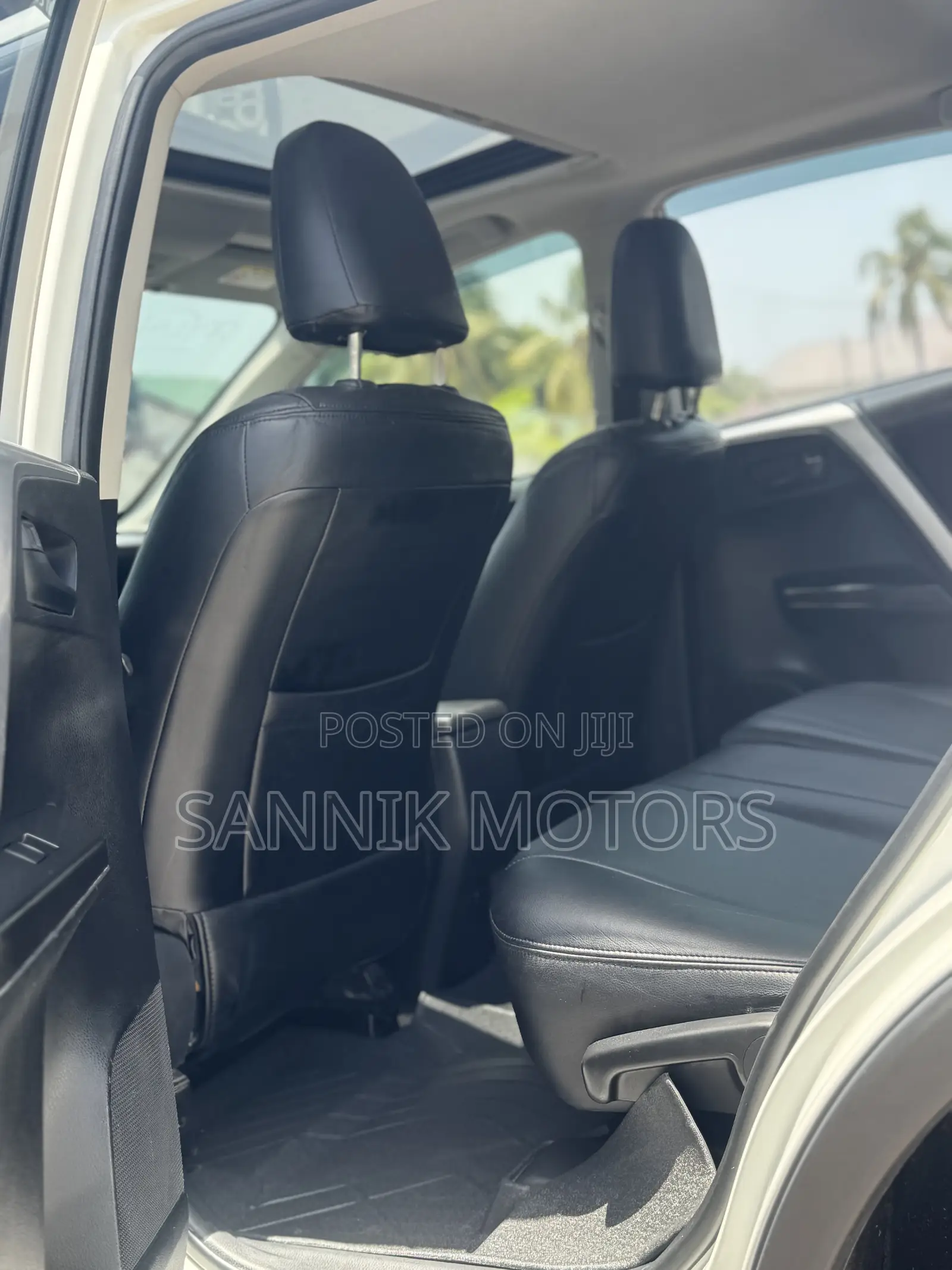 Toyota RAV4 Limited AWD (2.5L 4cyl 6A) 2017 White