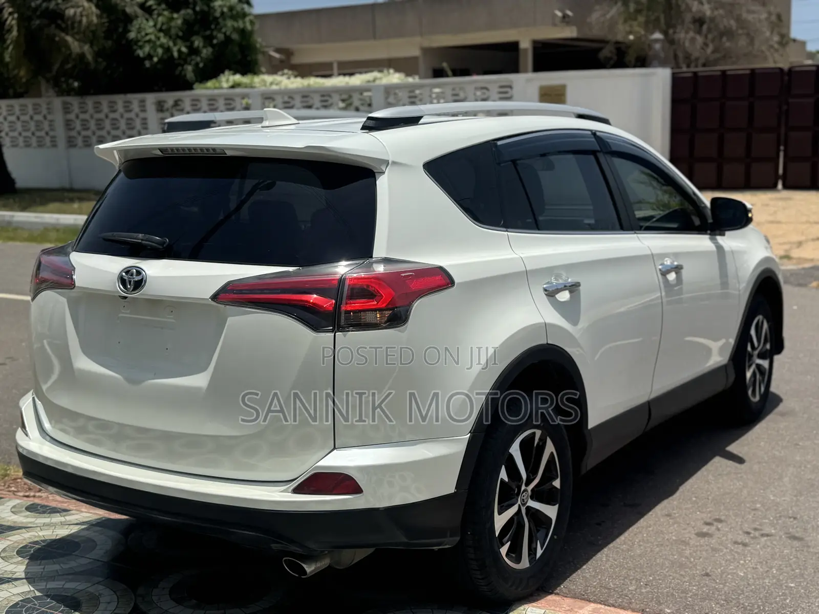 Toyota RAV4 Limited AWD (2.5L 4cyl 6A) 2017 White
