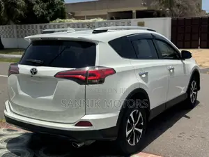 Toyota RAV4 Limited AWD (2.5L 4cyl 6A) 2017 White