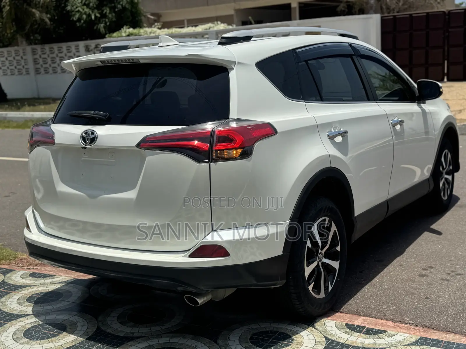 Toyota RAV4 Limited AWD (2.5L 4cyl 6A) 2017 White