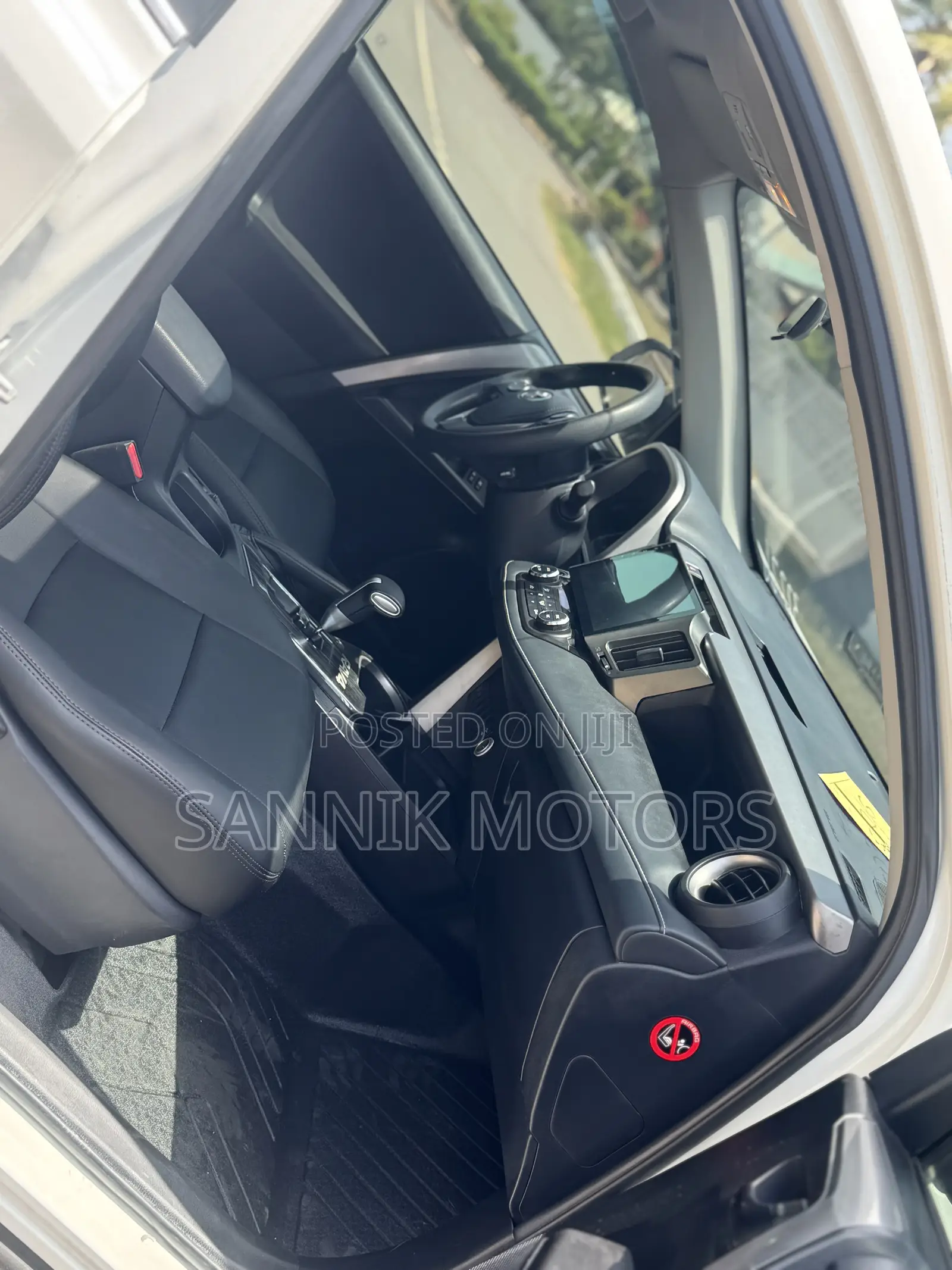 Toyota RAV4 Limited AWD (2.5L 4cyl 6A) 2017 White