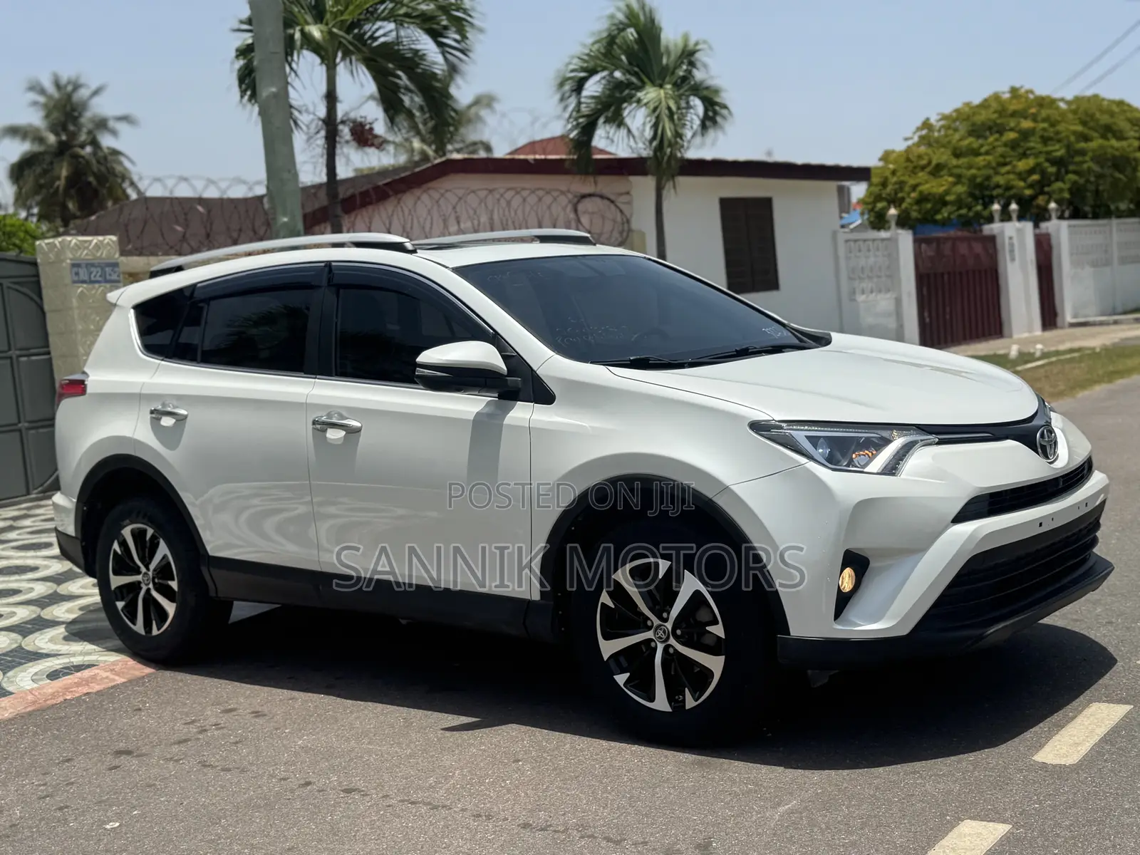 Toyota RAV4 Limited AWD (2.5L 4cyl 6A) 2017 White