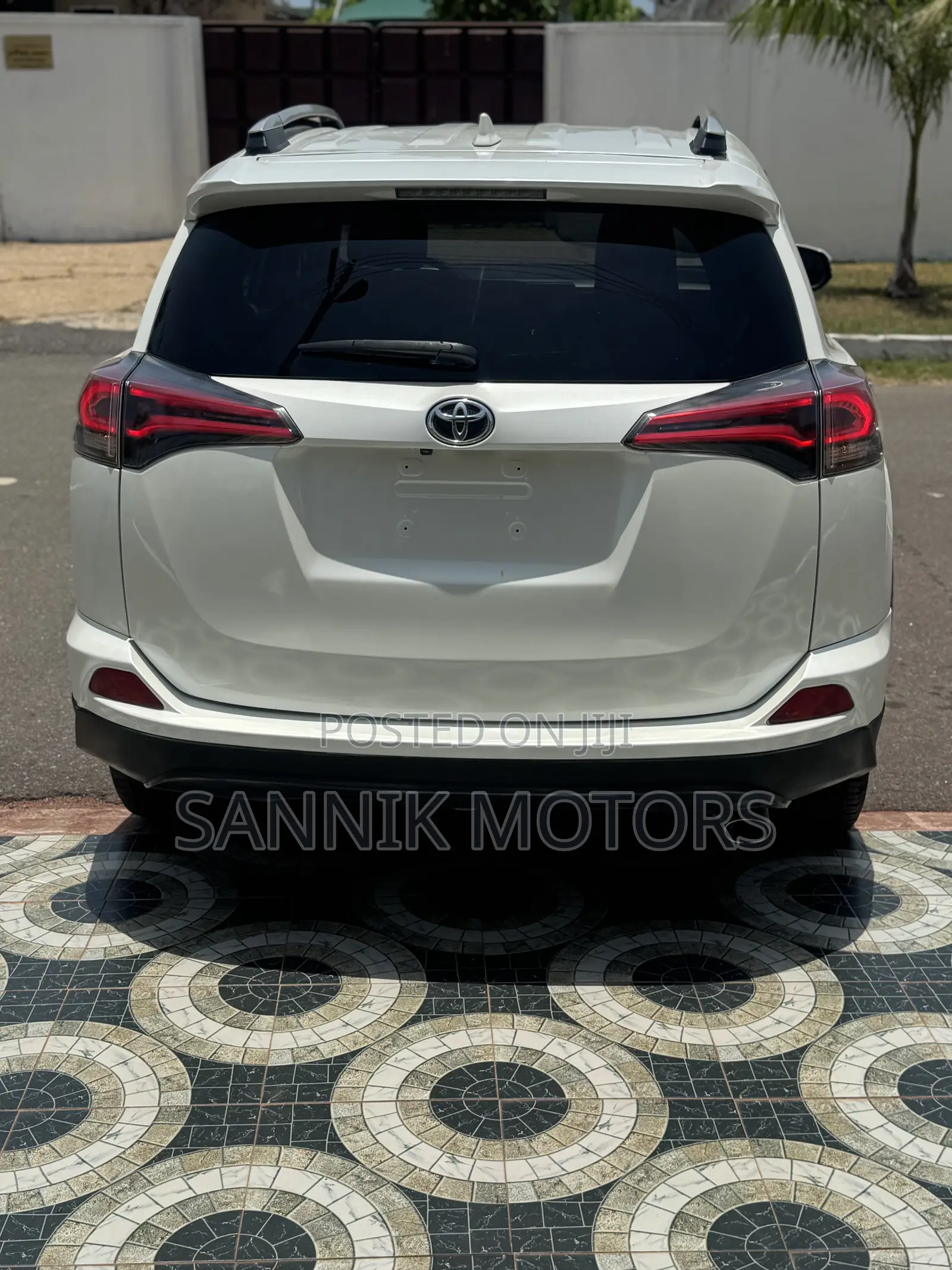 Toyota RAV4 Limited AWD (2.5L 4cyl 6A) 2017 White