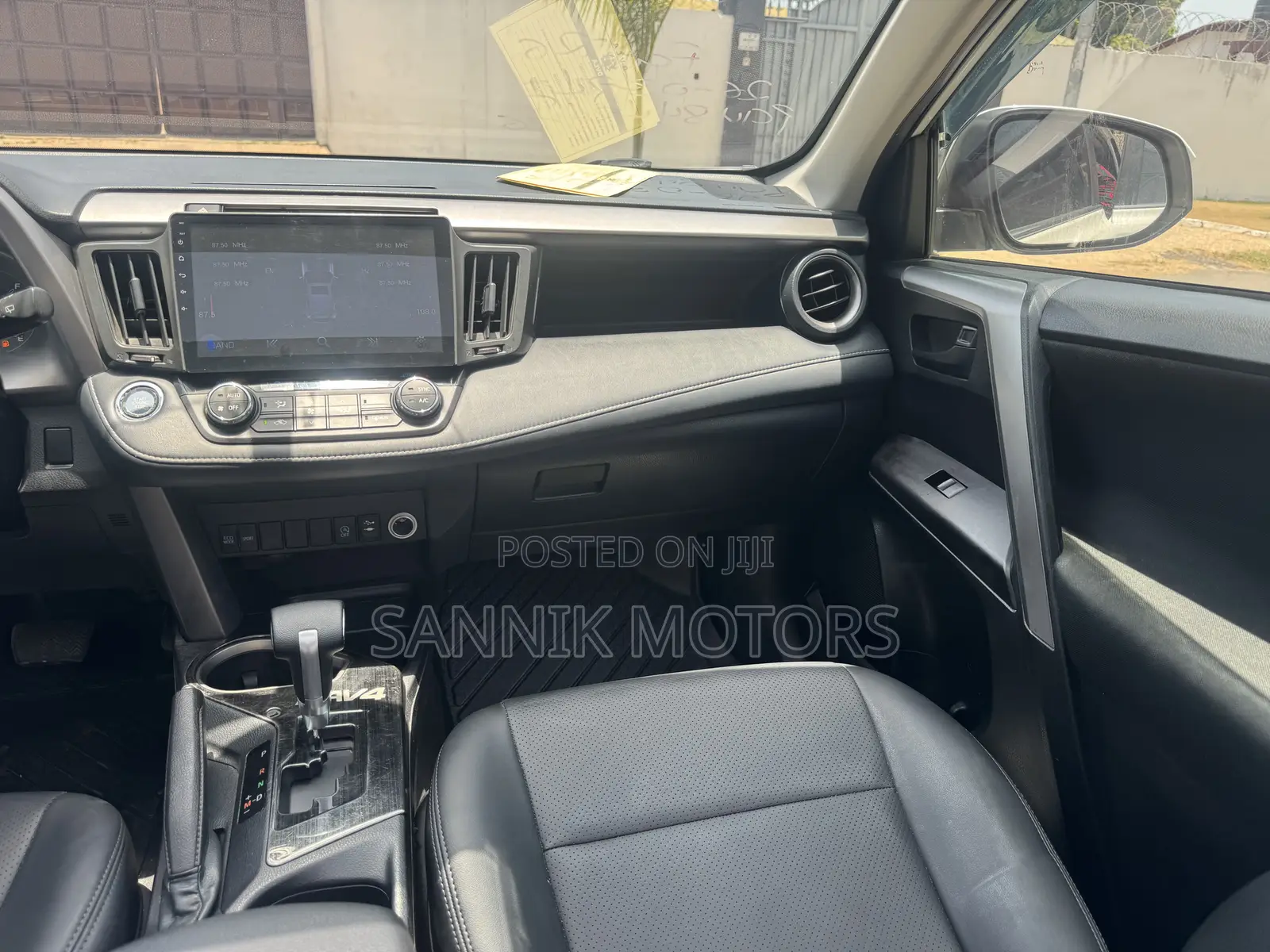 Toyota RAV4 Limited AWD (2.5L 4cyl 6A) 2017 White