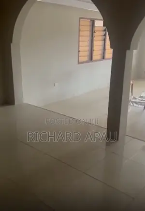 9bdrm House in Abuakwa Office, Atwima Nwabiagya for sale