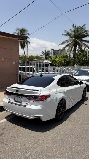 Toyota Camry Hybrid XSE 2024 White
