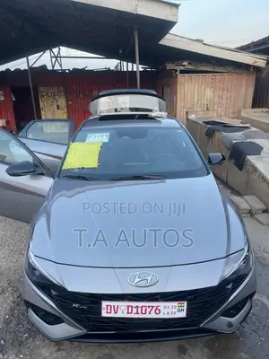 Hyundai Elantra Limited 2023 Silver