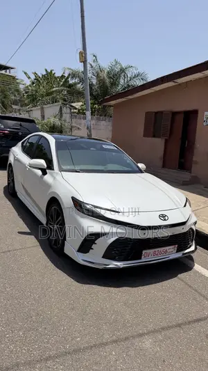 Toyota Camry Hybrid XSE 2024 White