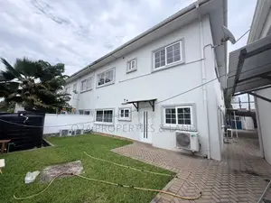 4bdrm House in Labone, Coffee Shop Area for rent