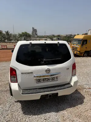 Nissan Pathfinder 2010 White