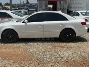 Hyundai Sonata GLS Sedan FWD (2.4L 4cyl 5A) 2010 White