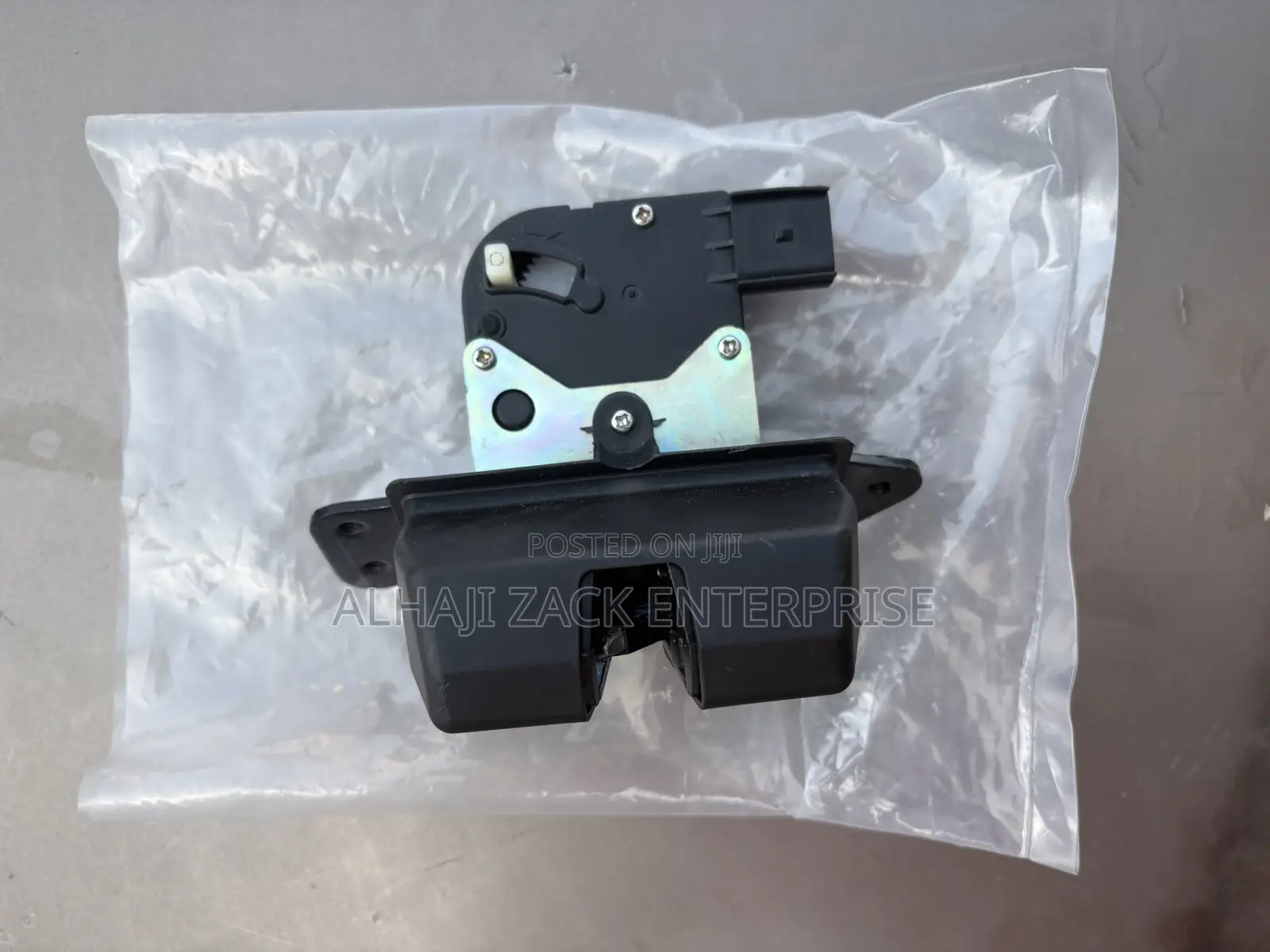 Hyundai Santafe 2015 Boot Lock
