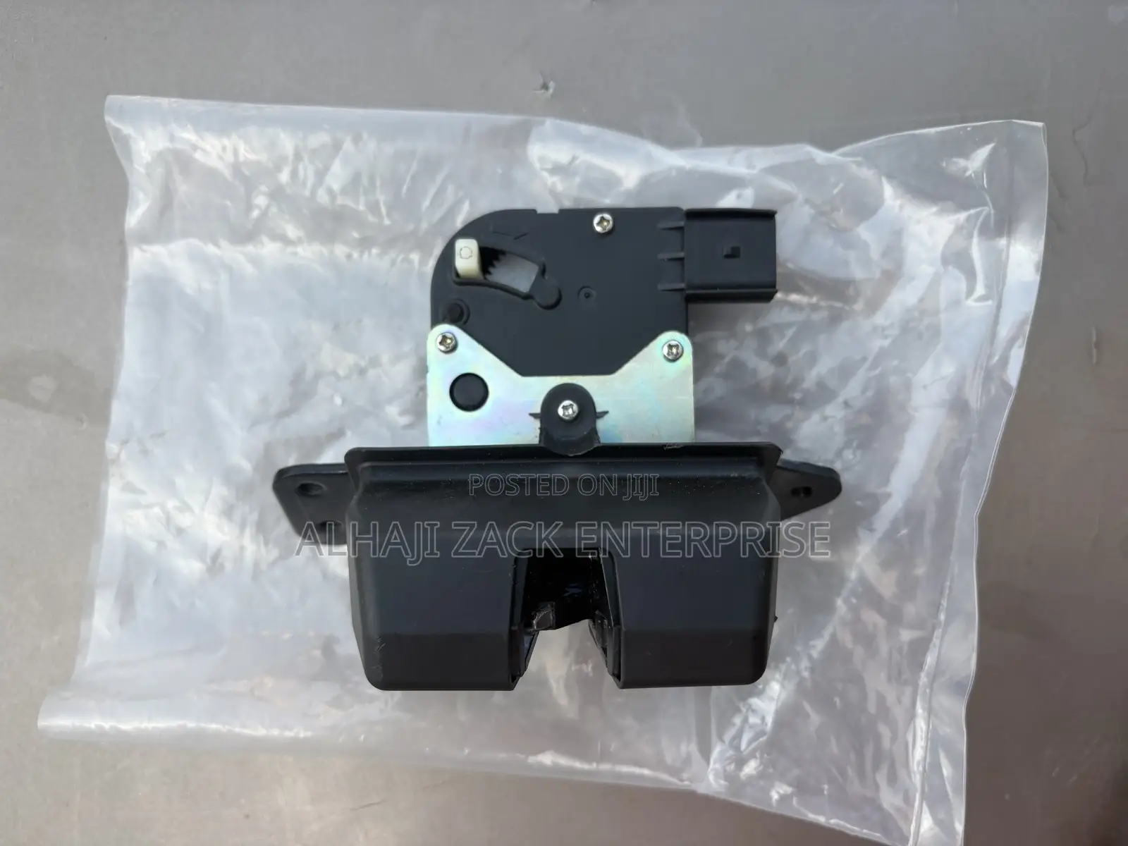 Hyundai Santafe 2015 Boot Lock