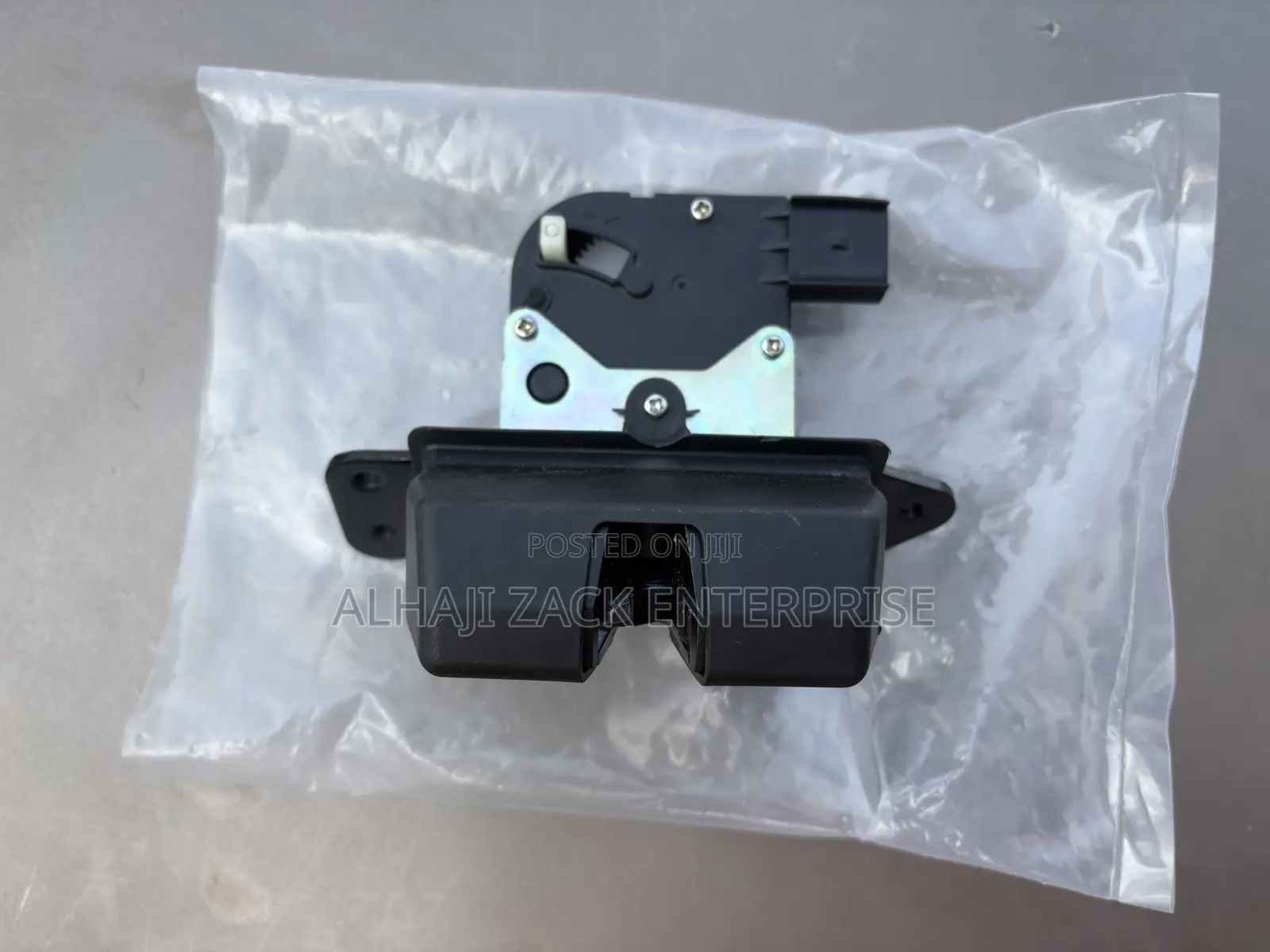 Hyundai Santafe 2015 Boot Lock