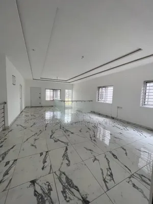 3bdrm House in Lake Side Estate for rent
