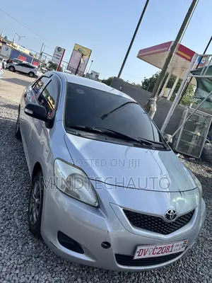 Toyota Belta 2010 Silver