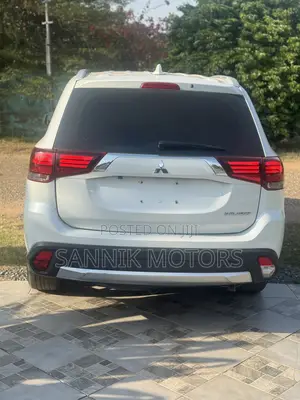 Mitsubishi Outlander SE AWC 2018 White