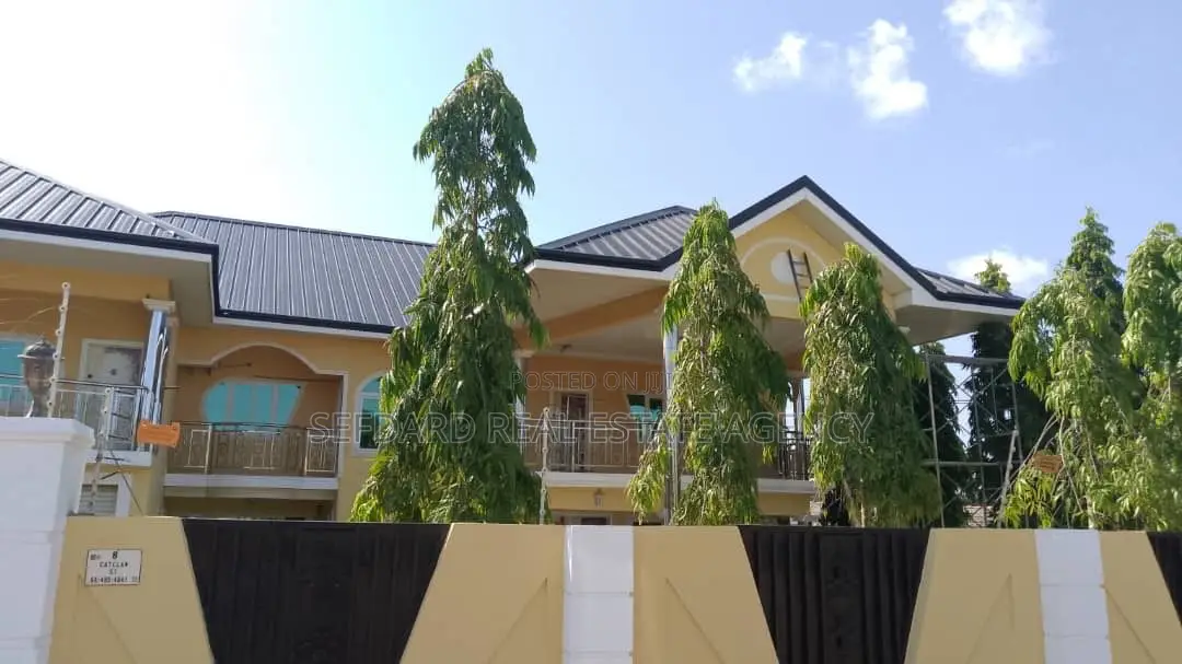 9bdrm House in East Legon for rent