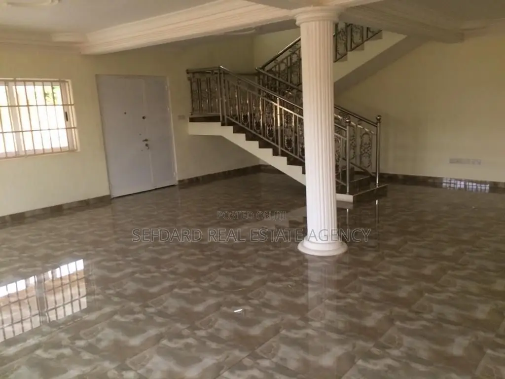 9bdrm House in East Legon for rent