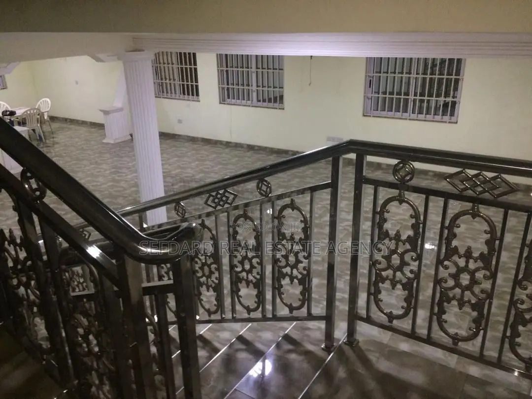 9bdrm House in East Legon for rent