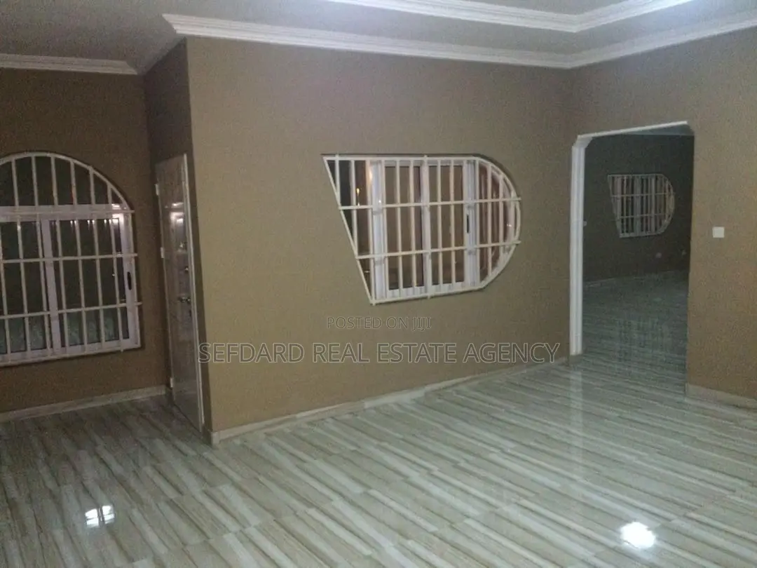 9bdrm House in East Legon for rent