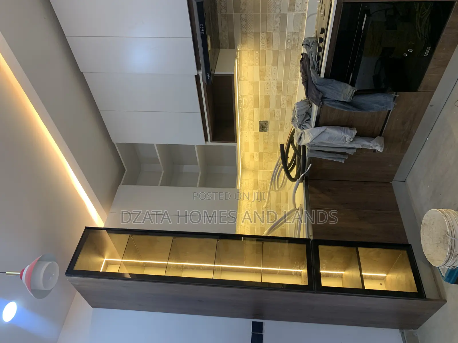 3bdrm Mansion in Batsonna, Spintex for sale