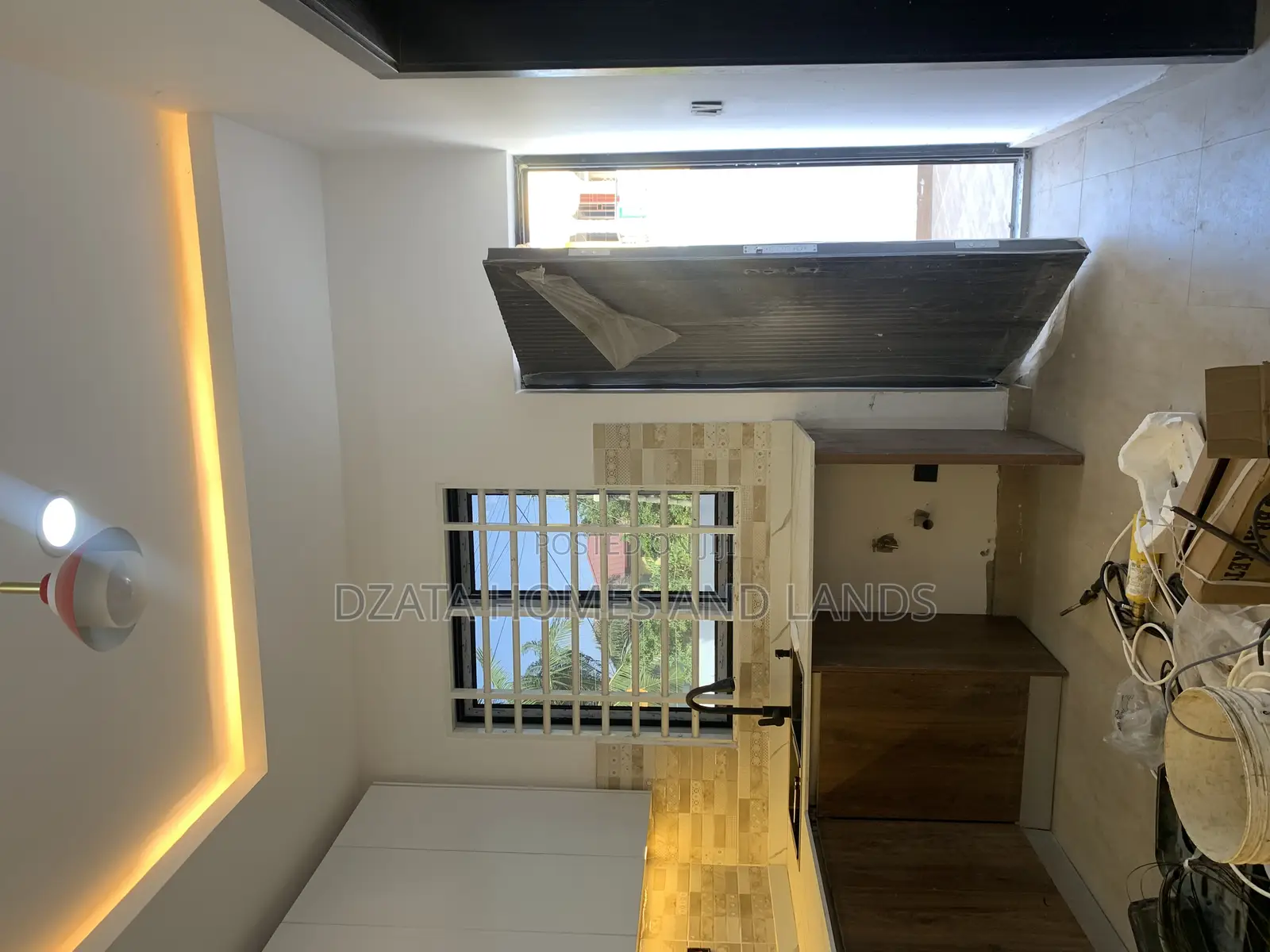 3bdrm Mansion in Batsonna, Spintex for sale