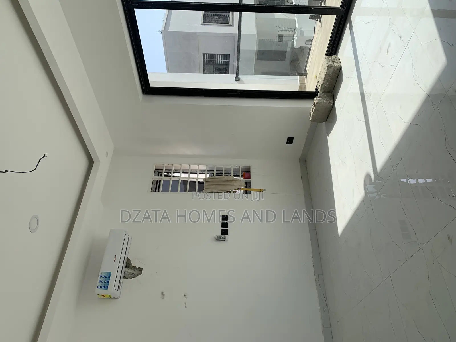 3bdrm Mansion in Batsonna, Spintex for sale
