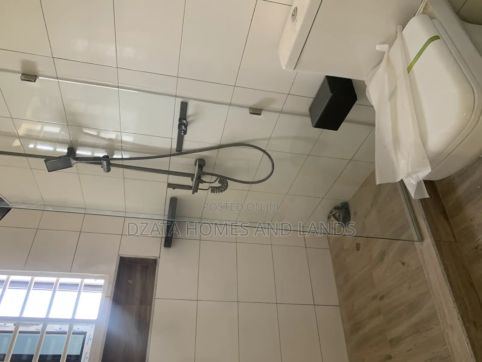 3bdrm Mansion in Batsonna, Spintex for sale