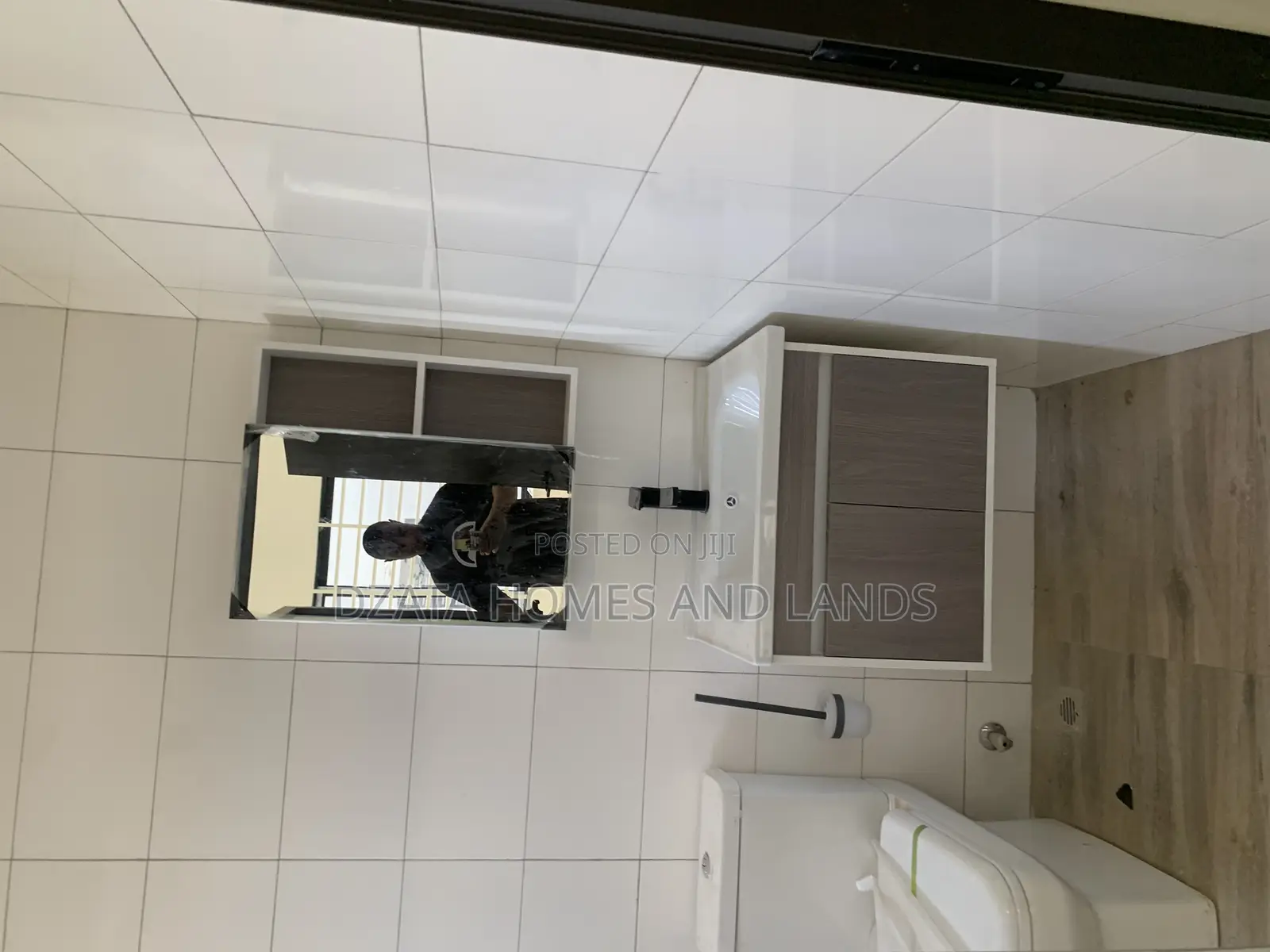 3bdrm Mansion in Batsonna, Spintex for sale