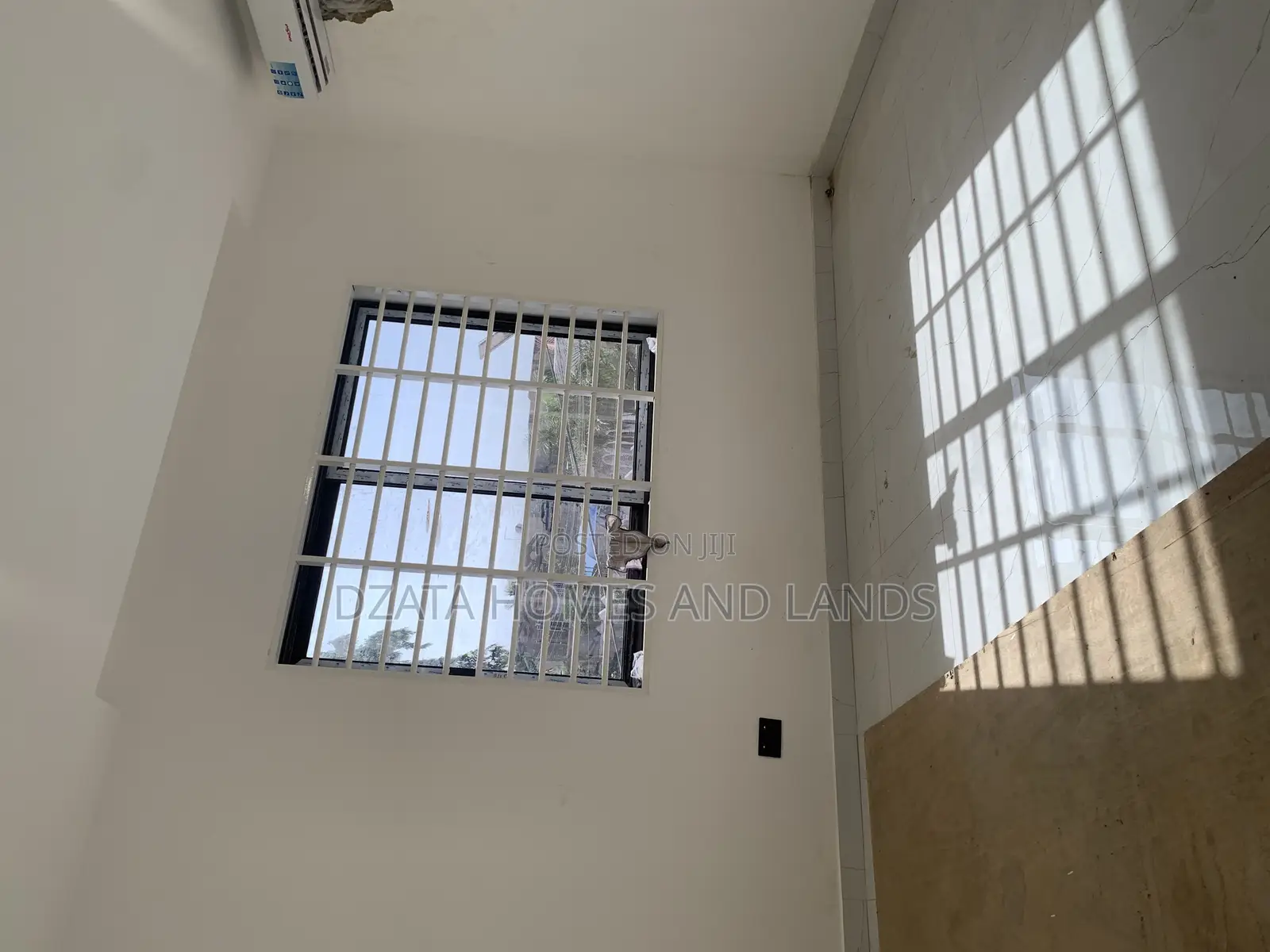 3bdrm Mansion in Batsonna, Spintex for sale