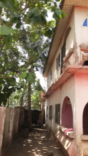 5bdrm House in Amasaman for sale