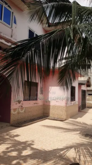 5bdrm House in Amasaman for sale