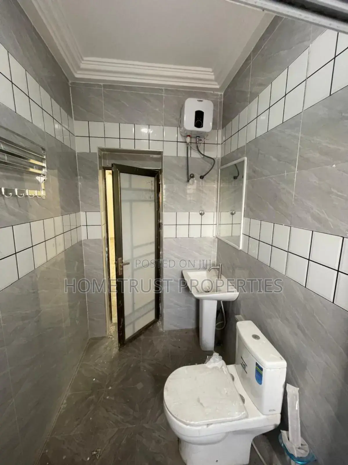 2bdrm Apartment in Kwabenya Franco, Police Station for rent