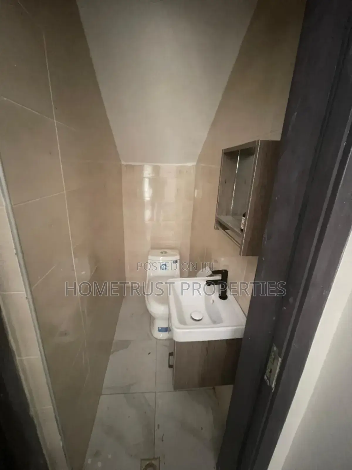 4bdrm Apartment in Taifa Mr. Agyei Area, Police Station for rent